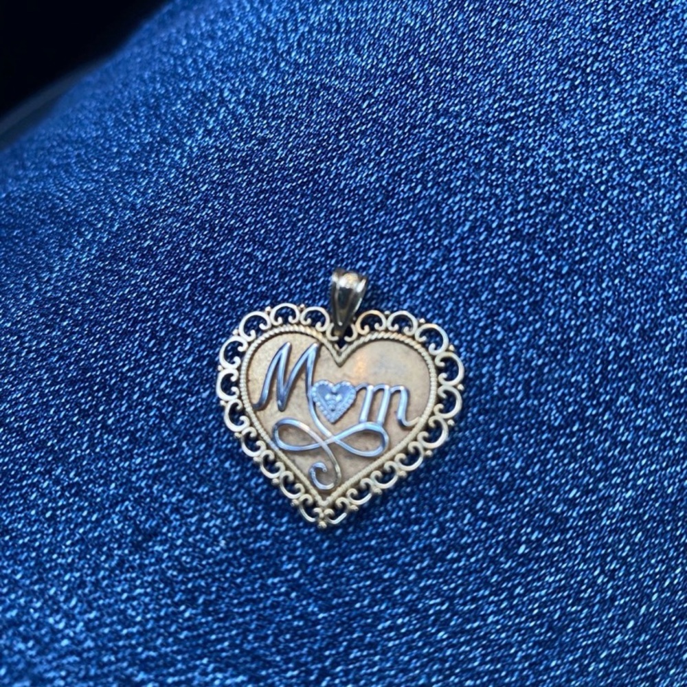 10K Gold Heart MOM Pendant With Special Message